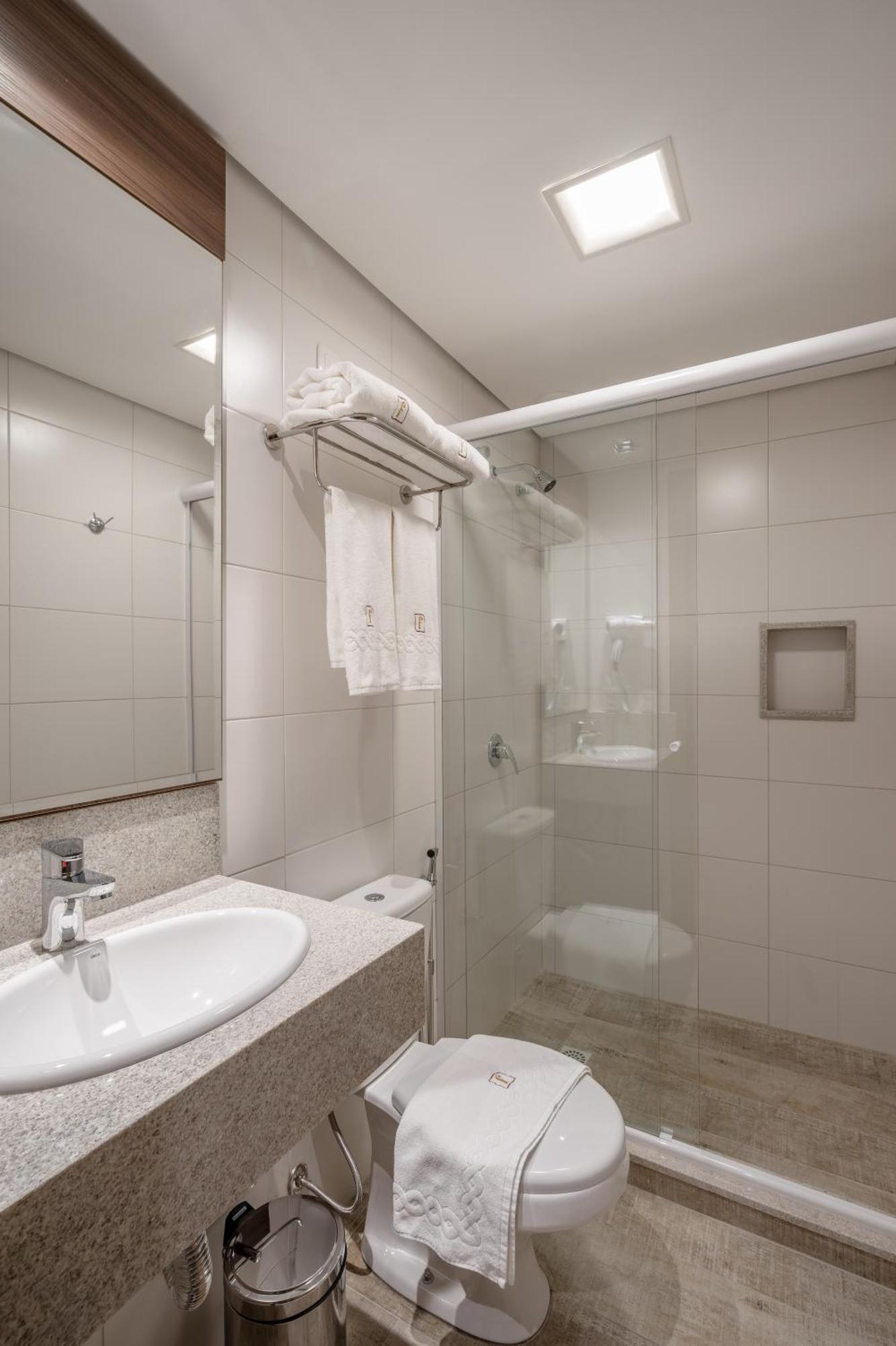 Quadruple Suite King-size bed Spa Bath,1543256251:JPEG