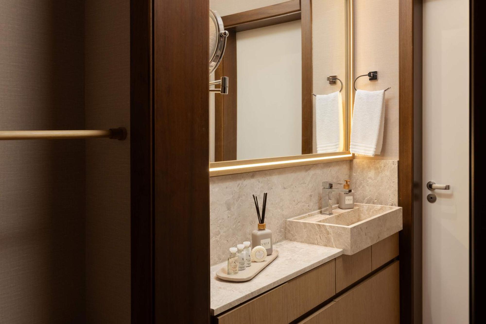 Superior King Suite