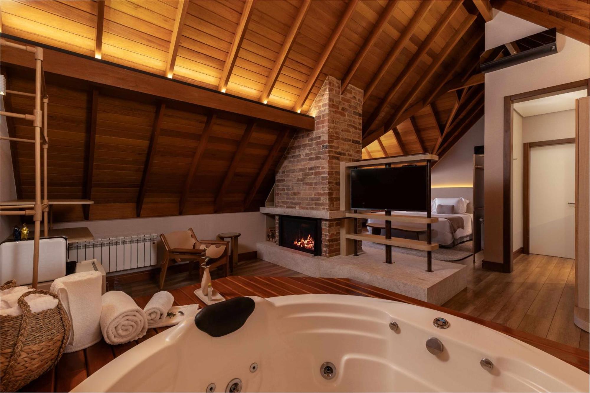King Suite Spa Bath
