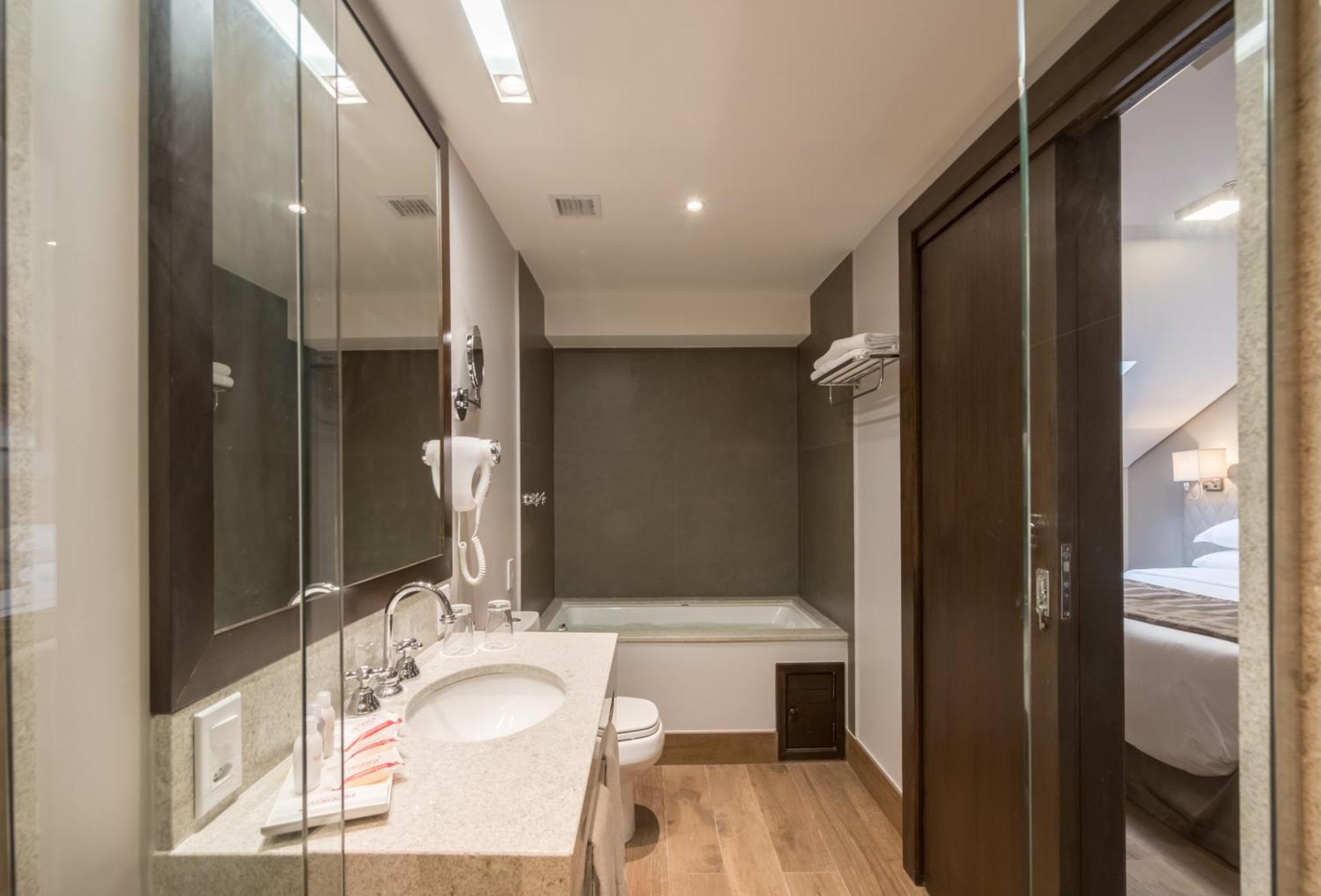Junior Suite,1452884305:JPEG