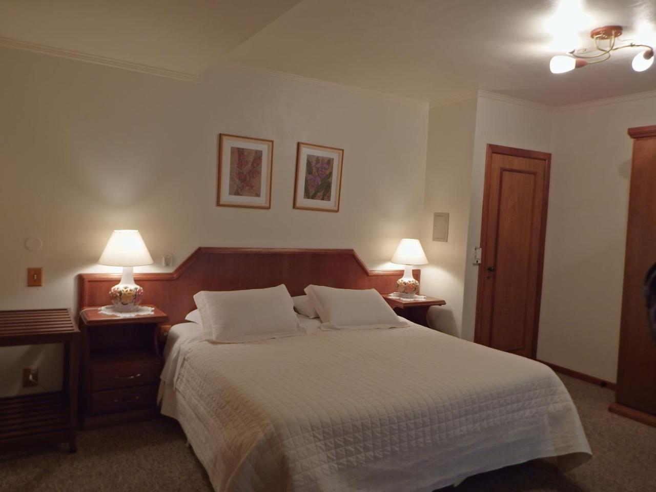 Deluxe Double Room Bath,762543748:JPEG