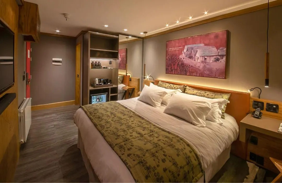 Wood Hotel-1